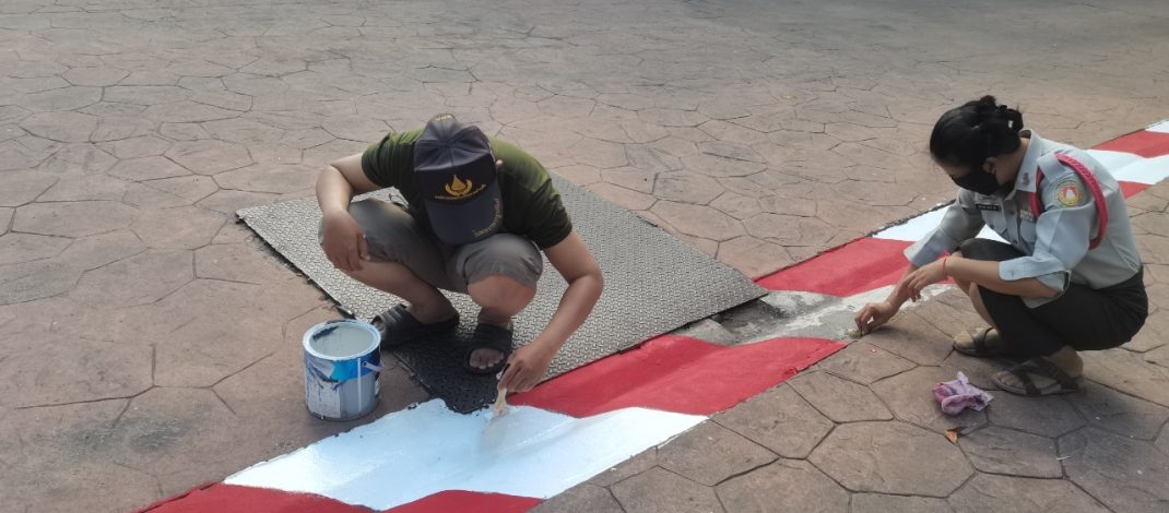 ปรับปรุงทาสีตีเส้นจราจรถนนภายในมหาวิทยาลัย